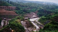 Bendungan uni dibangun sejak 2016 dengan biaya Rp 1,46 triliun. Pembangunan bendungan ini dikerjakan oleh PT. Wijaya Karya - DMT, KSO , PT. Nindya Karya (Persero) Tbk. Istimewa/Kementerian PUPR.