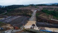 Di samping itu, Bendungan Kuwil Kawangkoan juga dimanfaatkan sebagai penyediaan air baku untuk Kota Manado, Kecamatan Kalawat, Kota Bitung dan KEK Bitung sebesar 4,5 meter kubik per detik, PLTM dengan kapasitas 2 x 0,70 MW serta pengembangan pariwisata. Istimewa/Kementerian PUPR.