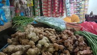 Berdasarkan pantauan detikcom di Pasar Tebet, Jakarta, Minggu (8/3/2020), harga jahe merah sudah tembus hingga Rp 100.000/kilogram (kg) dari yang biasanya Rp 50.000/kg. Foto: Anisa Indraini