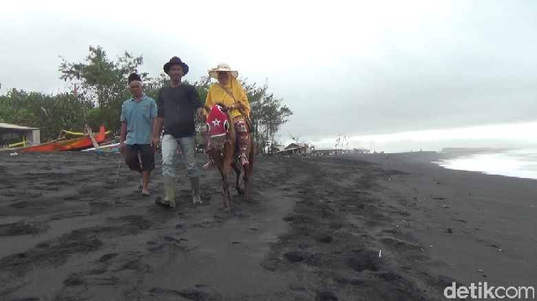Pantai Watu Pecak