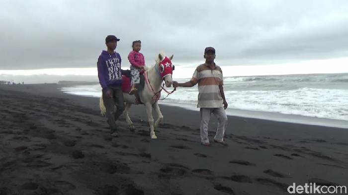 Pantai Watu Pecak Pantai Watu Pecak
