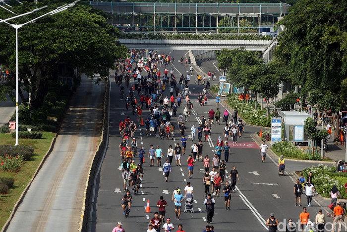 Meski Ada Kasus Corona, CFD Tetap Ramai Meski ada himbauan dari Gubernur DKI Jakarta, Anies Baswedan untuk menghindari keramaian terkait virus corona, namun Car Free Day di Jakarta, tetap ramai.