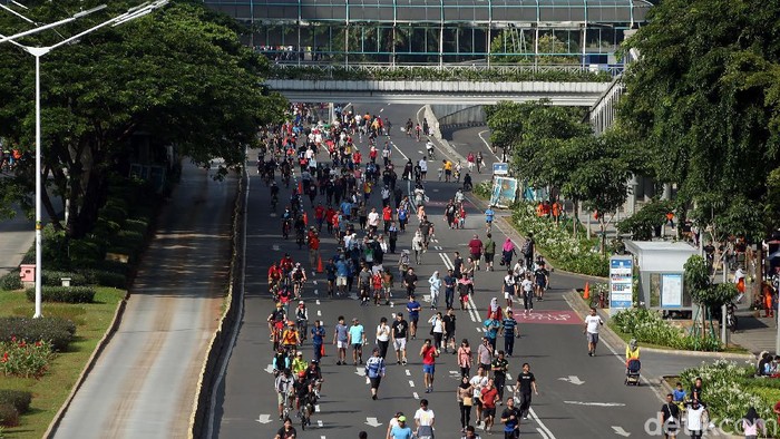 Meski ada himbauan dari Gubernur DKI Jakarta, Anies Baswedan untuk menghindari keramaian terkait virus corona, namun Car Free Day di Jakarta, tetap ramai.
