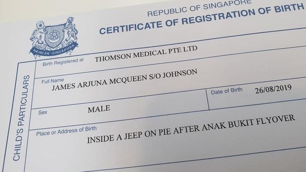 Akta kelahiran bayi lahir di dalam mobil Jeep
