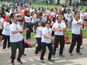 Ribuan Warga Banyuwangi Cegah Virus Corona dengan Senam Cuci Tangan