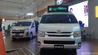 Biasanya Toyota Hiace di Indonesia digunakan sebagai kendaraan transportasi umum manusia. Foto: Ridwan Arifin