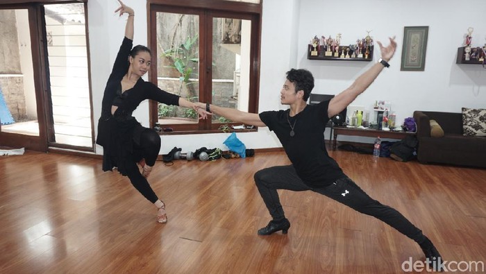 Mengenal Dansa, Olahraga yang Ngehits Gara-gara Virus Corona Mengenal Dansa, Olahraga yang Ngehits Gara-gara Virus Corona
