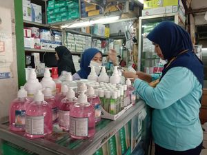 Beli Masker Murah di Pasar Pramuka Cuma Boleh 20 Lembar per Orang