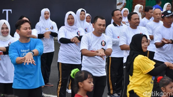 Ratusan Lansia Ikuti Nikah Massal di Trenggalek