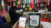 Sekadar informasi, QRIS adalah penyatuan berbagai macam QR dari berbagai Penyelenggara Jasa Sistem Pembayaran (PJSP) menggunakan QR Code. Agung Pambudhy/Detikcom