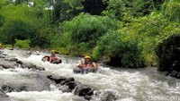 Pariwisata Klaten selama ini memang terkenal dari destinasi Umbul Ponggok. Namun ada potensi lainnya, yakni river tubing di Kali Pusur (Foto: Achmad Syauqi/detikcom)