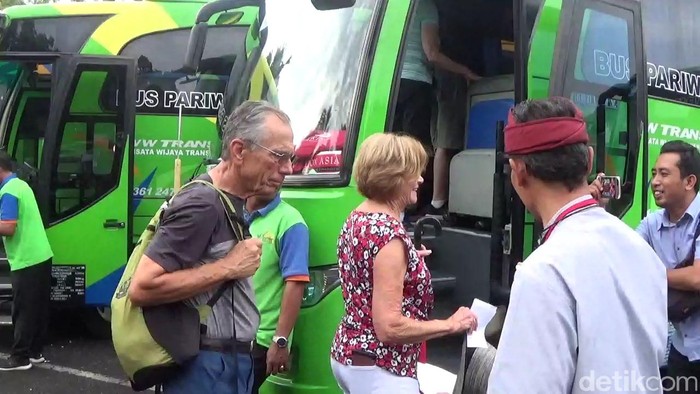 Dipastikan Aman dari Corona Penumpang Viking Sun Turun di Bali Kapal pesiar Viking Sun sudah bisa dipastikan sudah bisa berlabuh dan menurunkan penumpang di Bali. Hal ini setelah semua penumpang dan kru dipastikan sehat.