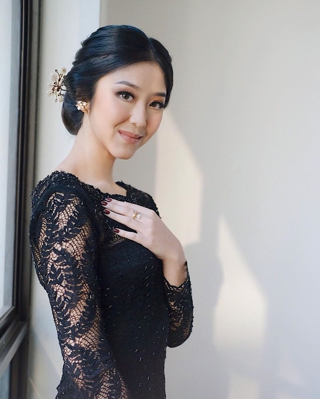 Banyak netizen menyebut kalau Putu Ayu Saraswati mirip Jisoo BLACKPINK. Kamu setuju? Foto: Instagram @ayusarasw