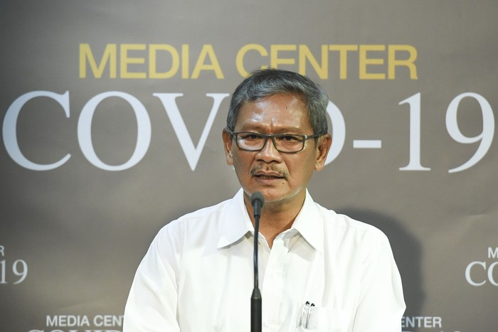 Sekretaris Direktorat Jenderal Pencegahan dan Pengendalian Penyakit Kemenkes Achmad Yurianto yang juga juru bicara pemerintah untuk penanganan virus Corona memberikan keterangan pers di Kantor Presiden, Jakarta, Jumat (6/3/2020). Dalam keterangan persnya Achmad Yurianto menyampaikan sebanyak empat orang dinyatakan suspect virus Corona karena telah melakukan kontak langsung dengan warga Depok yang positif sebelumnya dan mengalami gejala-gejala awal seperti Influenza yang kini tengah diobservasi dan menunggu hasil pasti dari pemeriksan laboratorium. ANTARA FOTO/Hafidz Mubarak A/wsj.
