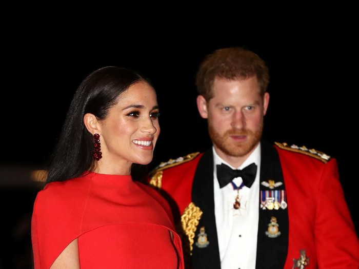 Pangeran Harry dan Meghan Markle LONDON, ENGLAND - MARCH 07: Prince Harry, Duke of Sussex and Meghan, Duchess of Sussex arrive at the Royal Albert Hall on March 7, 2020 in London, England. (Photo by Eddie Mulholland-WPA Pool/Getty Images)