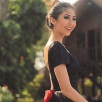 Putu Ayu Saraswati memiliki kepedulian khusus terhadap para lansia yang mengemis di jalanan. Dia bahkan bergabung dengan komunitas Ketimbang Ngemis untuk membantu lansia dan difabel yang memilih bekerja daripada ngemis. Foto: Instagram @ayusarasw