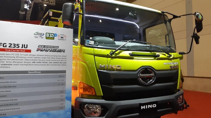 Truk Hino meluncur di GIICOMVEC 2020