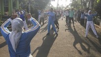 Kegiatan tersebut sebagai upaya pemulihan trauma warga perumahan yang salah satu warganya dinyatakan positif Virus Corona dan warga berharap perumahan tersebut tidak dijauhi.