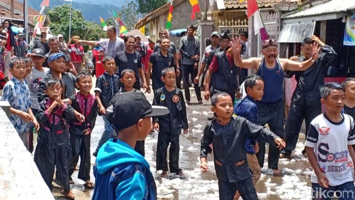 Palagan Toya, Tradisi Ngaruwat Lembur dan Tolak Bala di Bandung Barat