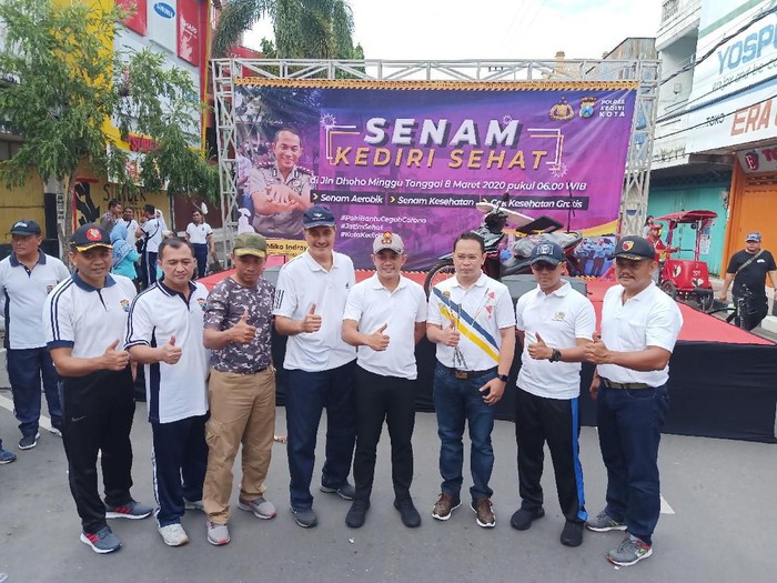 Polisi Kota Kediri Ajak Warga Senam Cuci Tangan
