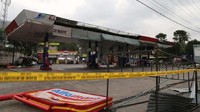 Garis polisi juga dipasang di depan SPBU. (dok. Pertamina)