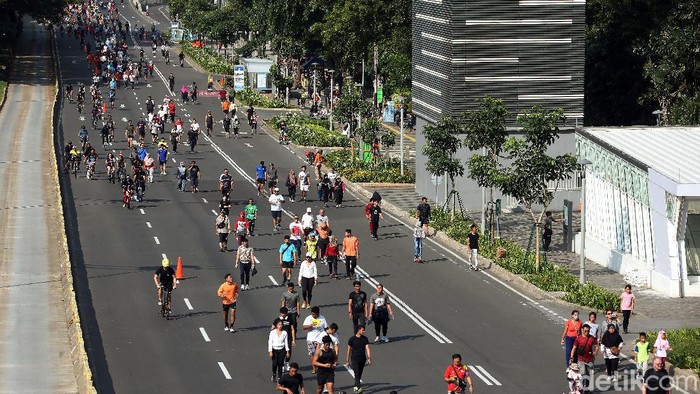 Meski ada himbauan dari Gubernur DKI Jakarta, Anies Baswedan untuk menghindari keramaian terkait virus corona, namun Car Free Day di Jakarta, tetap ramai.