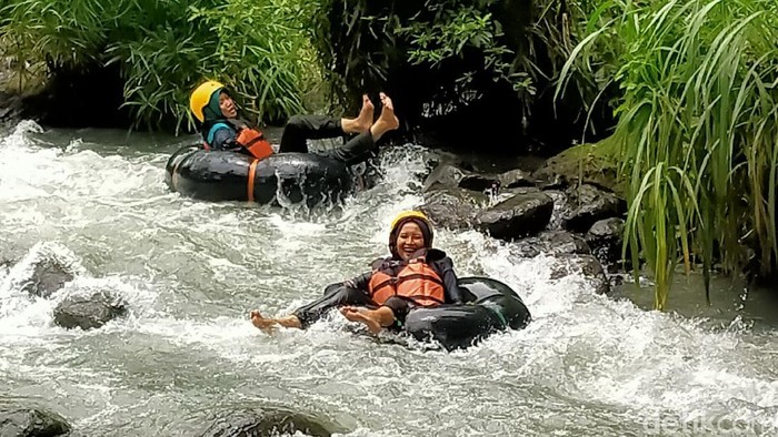 River Moon Kali Pusur Outbound dan Camping