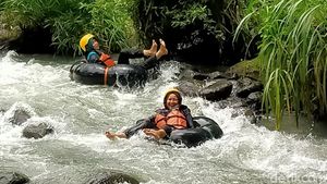 Potret River Tubing di Kali Pusur Klaten