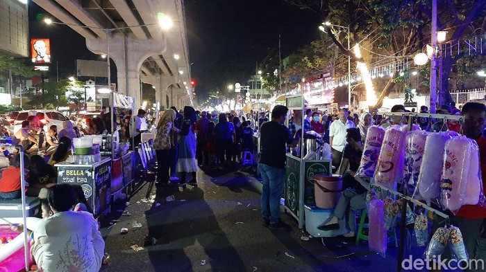 Suasana Pedestrian Sudirman, Palembang, Sumsel, Sabtu (7/3) malam.