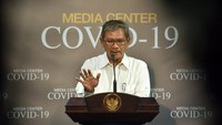 Tahun 2020, pandemi virus Corona melanda Indonesia. Sehari setelah pengumuman kasus pertama pada 2 Maret 2020, Presiden Joko Widodo (Jokowi) menunjuk Yuri sebagai juru bicara pemerintah untuk penanganan COVID-19. Dok. Setkab