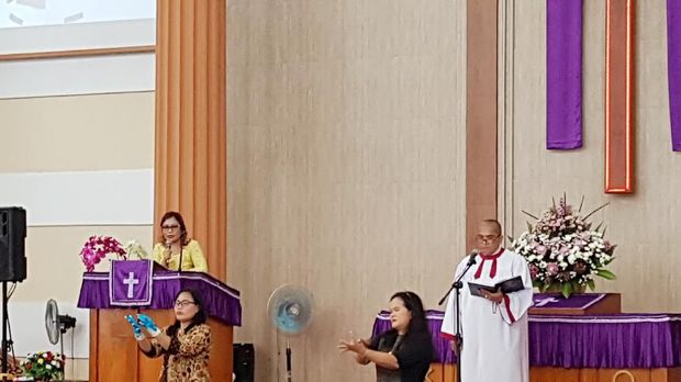 Simulasi mencuci tangan yang baik dan benar.