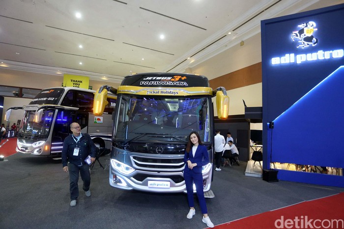PT Adiputro ramaikan ajang GAIKINDO Indonesia International Vehicle Expo (GIICOMVEC) 2020 di JCC, Senayan, Jakarta. Ada sejumlah bus yang dipamerkan.