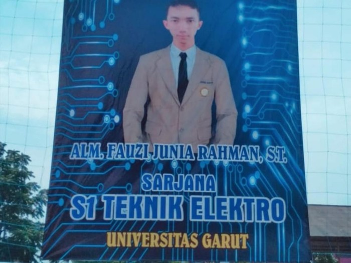 Ini sosok mahasiswa di Garut yang meninggal dan diganti ayahnya saat wisuda