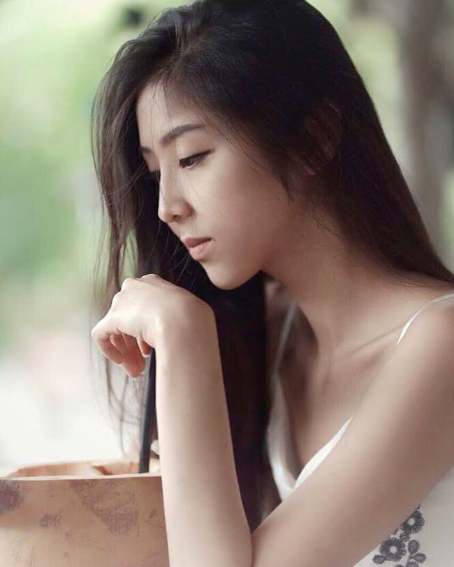 Finalis asal Bali, Putu Ayu Saraswati menjadi runner-up satu Puteri Indonesia 2020. Ia pun menyandang gelar Puteri Indonesia Lingkungan 2020. Foto: Instagram @ayusarasw