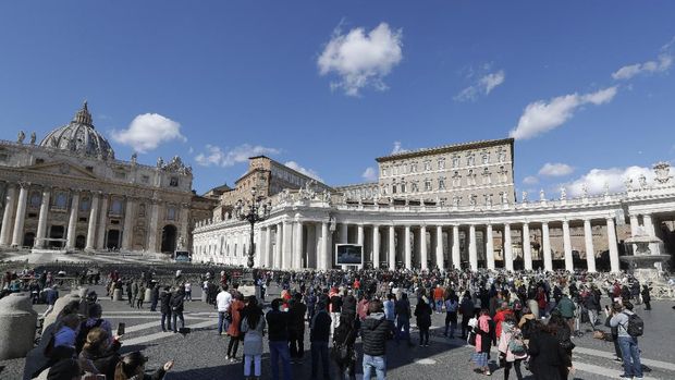 Nuns and faithful watch Pope Francis deliver the Angelus prayer on a giant screen, in St. Peter's Square, at the Vatican, Sunday, March 8, 2020. Italy's Prime Minister Giuseppe Conte announced a sweeping coronavirus quarantine early Sunday, restricting the movements of about a quarter of the country's population in a bid to limit contagions at the epicenter of Europe's outbreak. (AP Photo/Andrew Medichini)