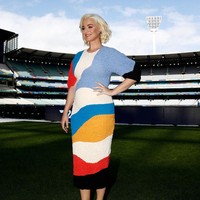 Masih di acara yang sama sehari sebelumnya, Katy Perry sempat menghadiri sesi photo-call Womens Cricket World Cup. Dalam kesempatan tersebut, ia menebar pesona dalam balutan gaun ketat yang dihiasi motif color-blocking. (Foto: Getty Images)
