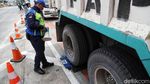 Mulai Hari Ini Truk Gendut Dilarang Lewat Tol Jakarta-Bandung