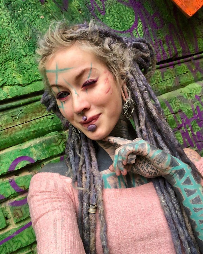 Punya penampilan yang unik, ia pun punya cukup banyak penggemar dan cukup dikenali orang-orang. Foto: Instagram @anuskatzzz