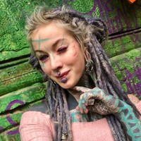 Punya penampilan yang unik, ia pun punya cukup banyak penggemar dan cukup dikenali orang-orang. Foto: Instagram @anuskatzzz