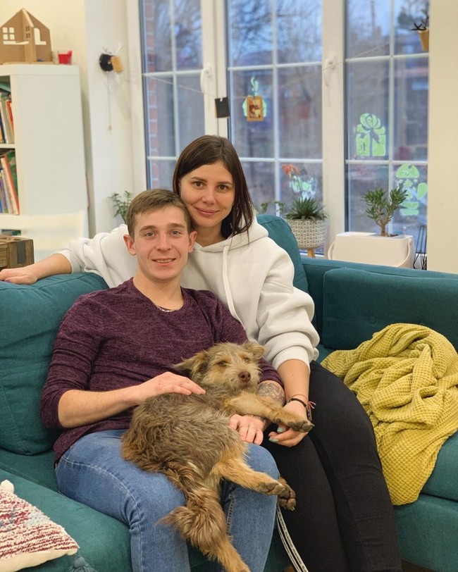 Saya mengerti bahwa dalam beberapa waktu ia mungkin bertemu dengan wanita yang lebih muda dan meninggalkan saya, tetapi saya pikir dia tidak akan melakukannya.Dia akan tumbuh menjadi pria sejati yang berani. Saya senang dengan Vladimir dan itu hal yang penting bagi saya,  jelas Marina. Foto: Instagram