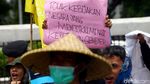 Aksi Tolak Omnibus Law di Depan DPR