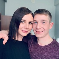 Namun, wanita berusia 35 tahun ini membantah tuduhan mantan suaminya dan mengaku bahwa ia memulai hubungan dengan anak tirinya hanya setelah mereka berpisah. Marina pun mengaku bahwa hubungannya dengan Vladimir yang berusia 20 tahun membuat dirinya merasa bahagia. Foto: Instagram