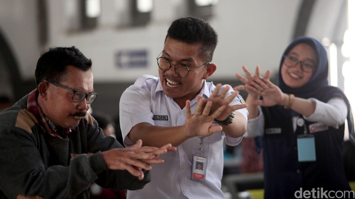 Sosialisasi Pencegahan Virus Corona di Stasiun Pasar Senen PT KAI menggelar sosialisasi pencegahan virus corona di Stasiun Pasar Senen, Jakarta. Sosialisasi digelar guna mencegah penyebaran COVID-19.