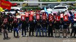 Aksi Tolak Omnibus Law di Depan DPR