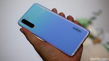 Smartphone ini menjadi penerus Oppo Reno2. Foto: Adi Fida Rahman/detikINET