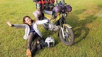 Untuk kegitan touring dengan jarak jauh waktu selama itu Risa membawa bekal cukup banyak. Ia membawa peralatan berkemah, meliputi tenda, tikar, kompor, lampu, gas, dan peralatan masak. Tidak lupa ia juga membawa perlengkapan hujan dan tentunya peralatan make-up untuk membuat dirinya tetap cantik dan segar sepanjang perjalanan.Foto: Instagram Risa Shimokawara
