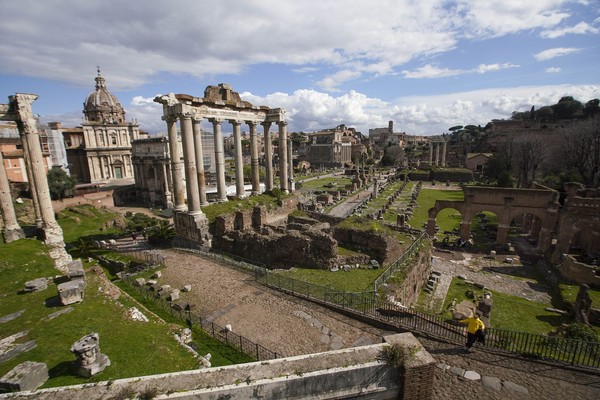 Melonjaknya jumlah kasus dan korban tewas terkait virus corona membuat aktivitas para wisatawan yang berkunjung ke sejumlah objek wisata di Italia pun terdampak. Selain ditutup, sejumlah tempat wisata di kawasan Italia mengalami penurunan angka pengunjung. AP Photo/Andrew Medichini. Melonjaknya jumlah kasus dan korban tewas terkait virus corona membuat aktivitas para wisatawan yang berkunjung ke sejumlah objek wisata di Italia pun terdampak. Selain ditutup, sejumlah tempat wisata di kawasan Italia mengalami penurunan angka pengunjung. AP Photo/Andrew Medichini.