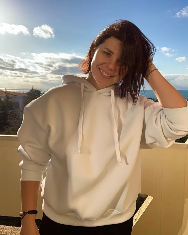 Sebelum bercerai, pasangan ini telah hidup bersama mengarungi bahtera rumah tangga selama 13 tahun. Dari pernikahannya itu, Marina dan Alexey mengadopsi lima anak. Pria berusia 45 tahun ini pun tak menyangka jika istrinya berselingkuh dengan anak tirinya, Vladimir. Foto: Instagram