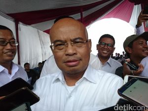 Desmond Sebut Eks Kasat Intel Cilegon Malui-maluin di Urusan Cetak Stiker