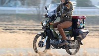 Risa telah menuntaskan perjalanan keliling Jepang, dengan jarak sejauh 19.740 km, dan menghabiskan waktu selama 4 bulan. Berkeliling Jepang dengan sepeda motor adalah mimpi saya. Dan saya ingin mewujudkan mimpi itu, kata Risa dalam sebuah wawancara dengan Young Machine. Foto: Instagram Risa Shimokawara